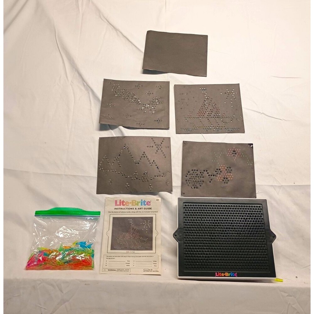 Lite-Brite Light-Up Peg Art Board Set w/ Colored Pegs, Templates & Guide working